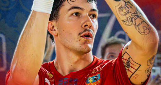 Arthur reste rouge et bleu !
